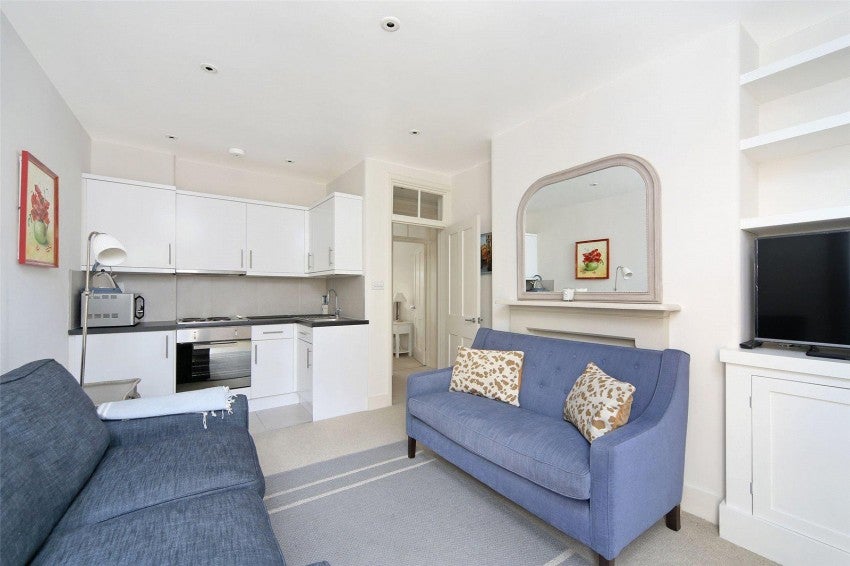 Flat Walton Street in Greater London