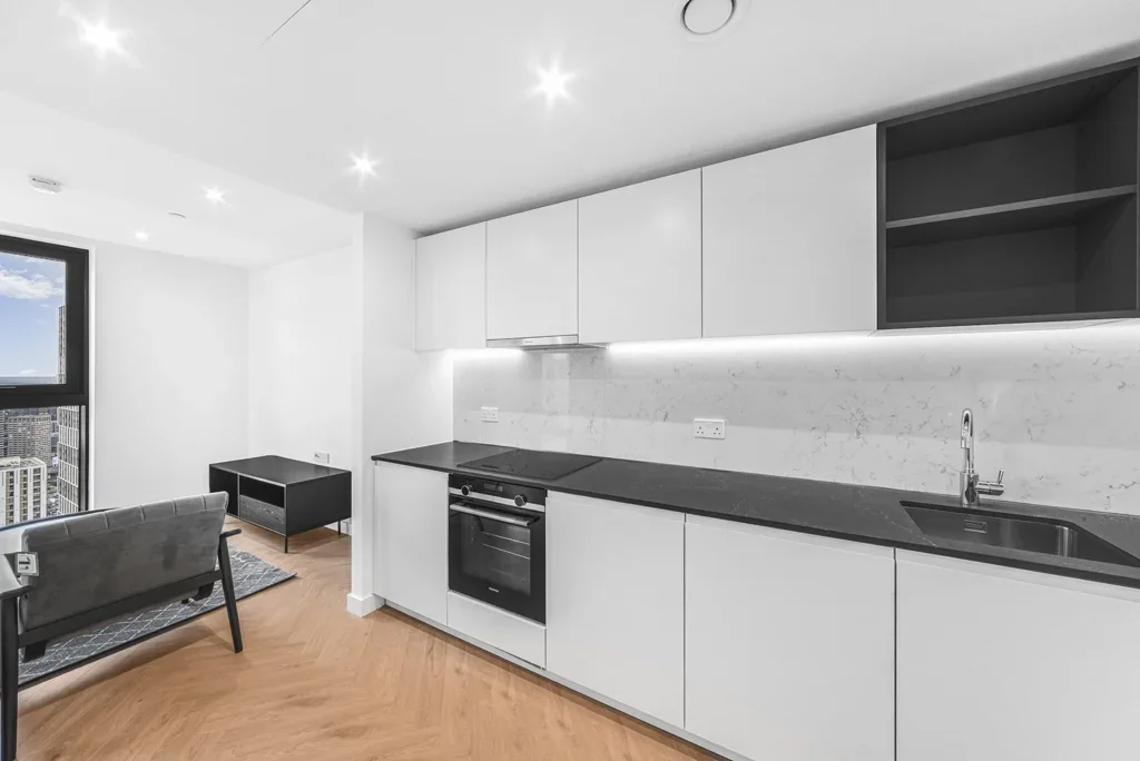 Flat Cold Harbour in Greater London