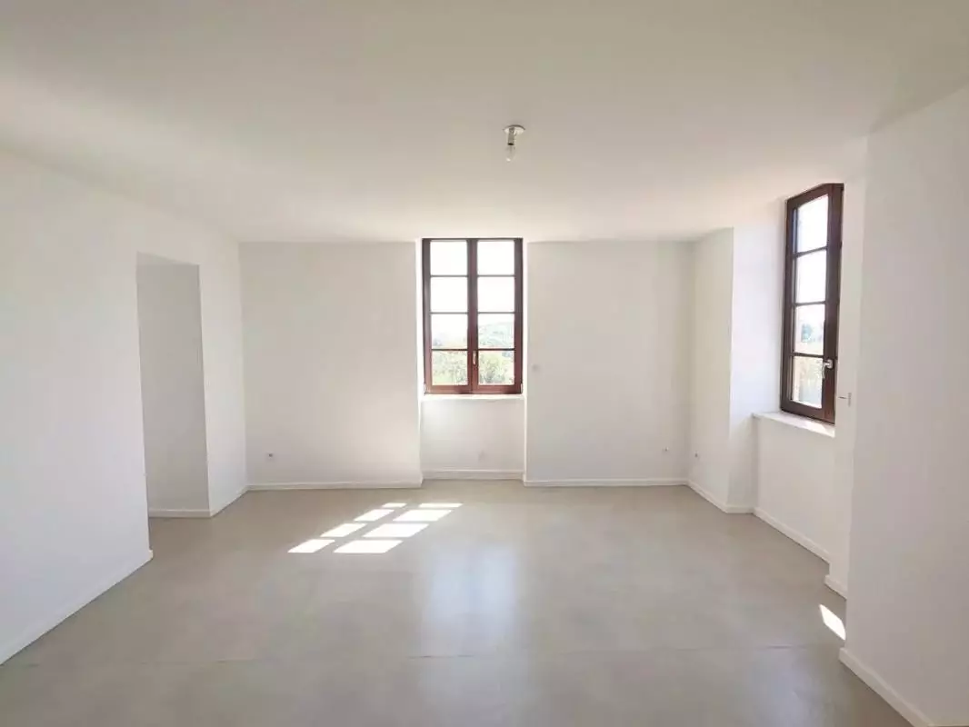 Flat Impasse de la Mairie in Annoisin-Chatelans