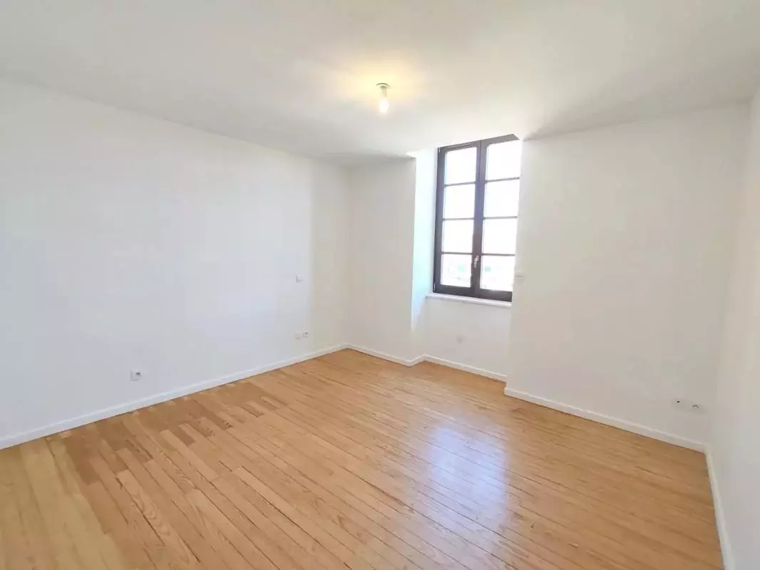 Flat Impasse de la Mairie in Annoisin-Chatelans