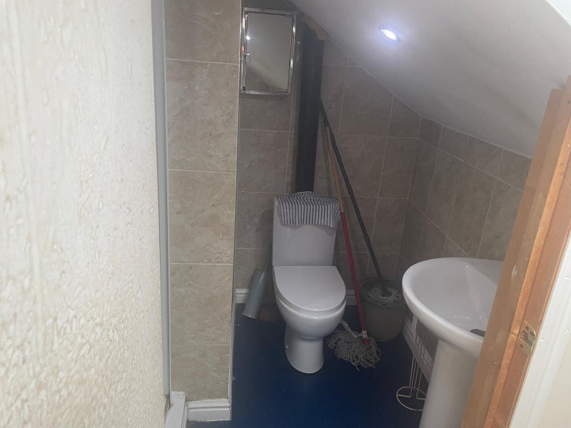 Room Bath Road in Bristol