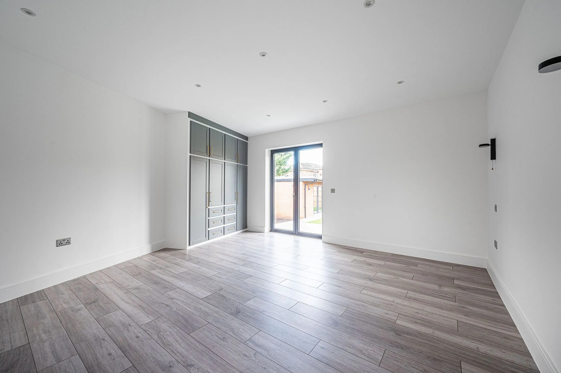 House Ashdale Grove in Greater London