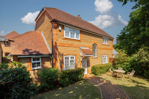 House Ripley Way in Epsom and Ewell
