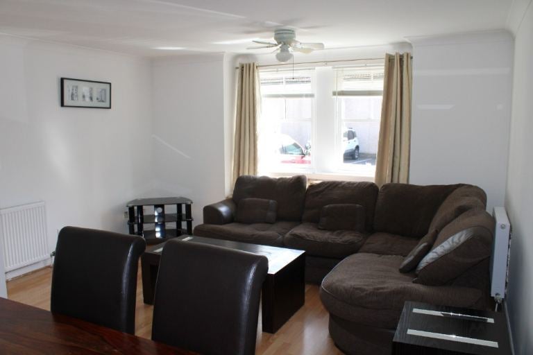 Flat Restalrig Road South in City of Edinburgh