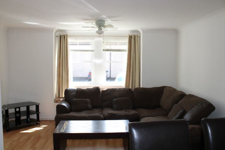 Flat Restalrig Road South in City of Edinburgh