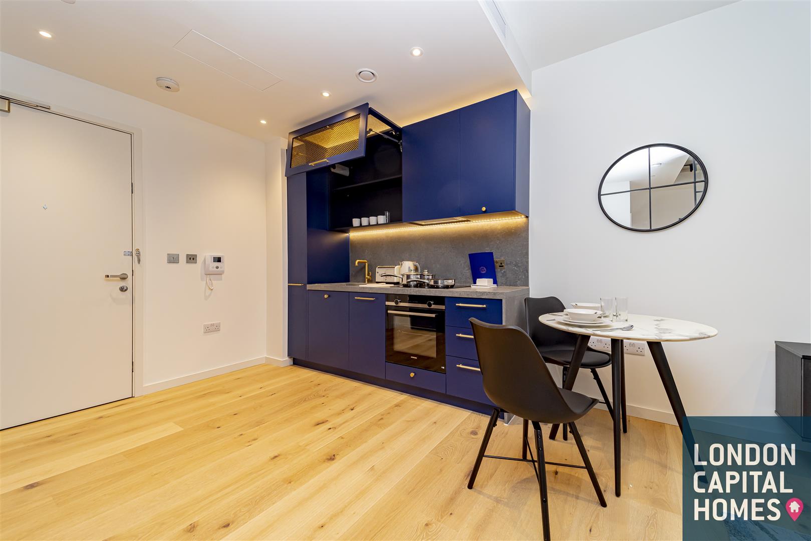 Flat Hercules Slip in Greater London