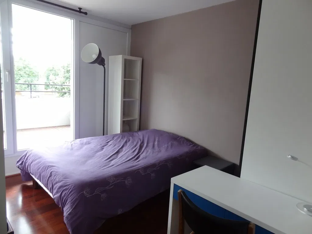 Room Parvis de la Maison de l'Étudiant in Champs-sur-Marne