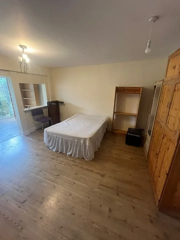 Room Whybridge Close in Greater London