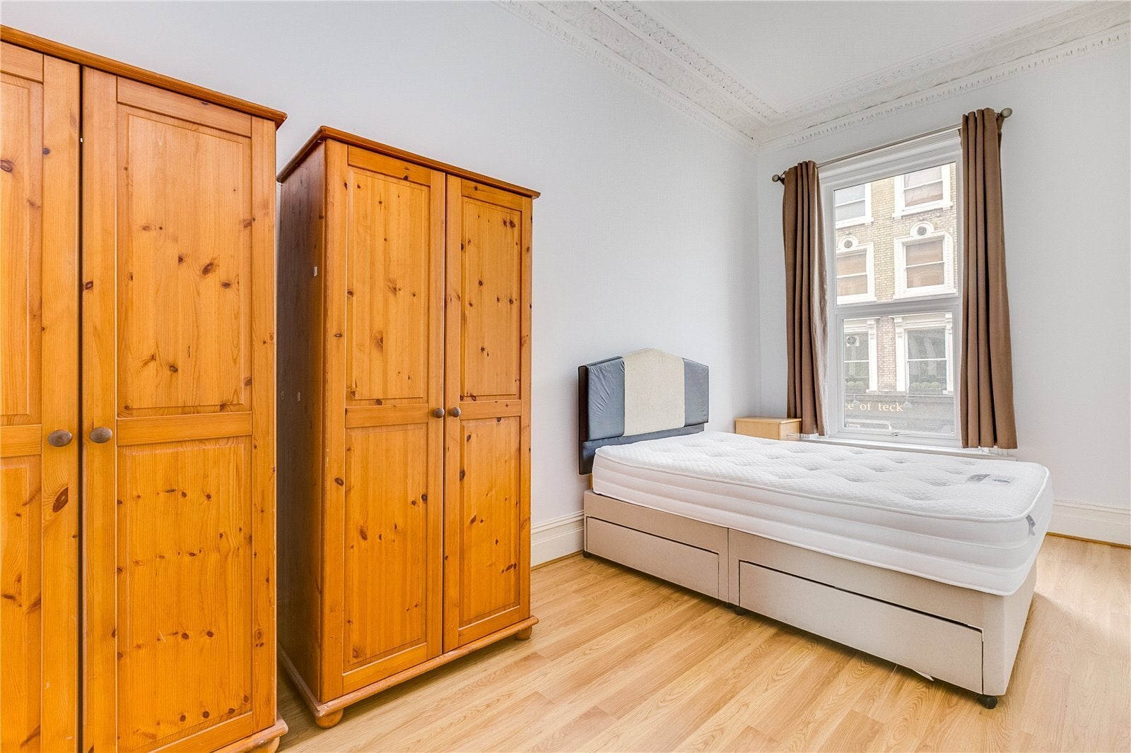 Flat Earl's Court Road in Greater London