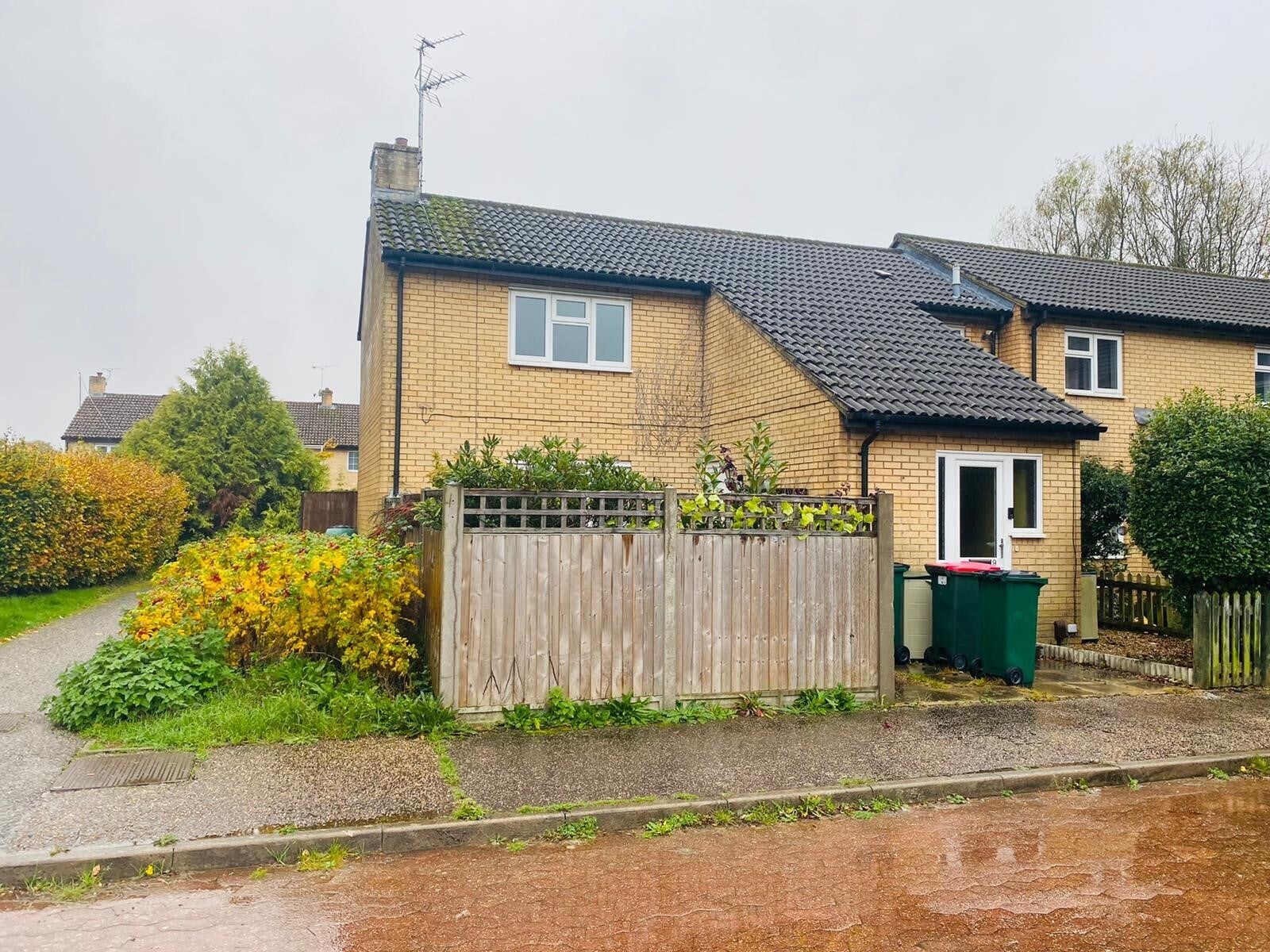 Flat Waterside Close in Crawley