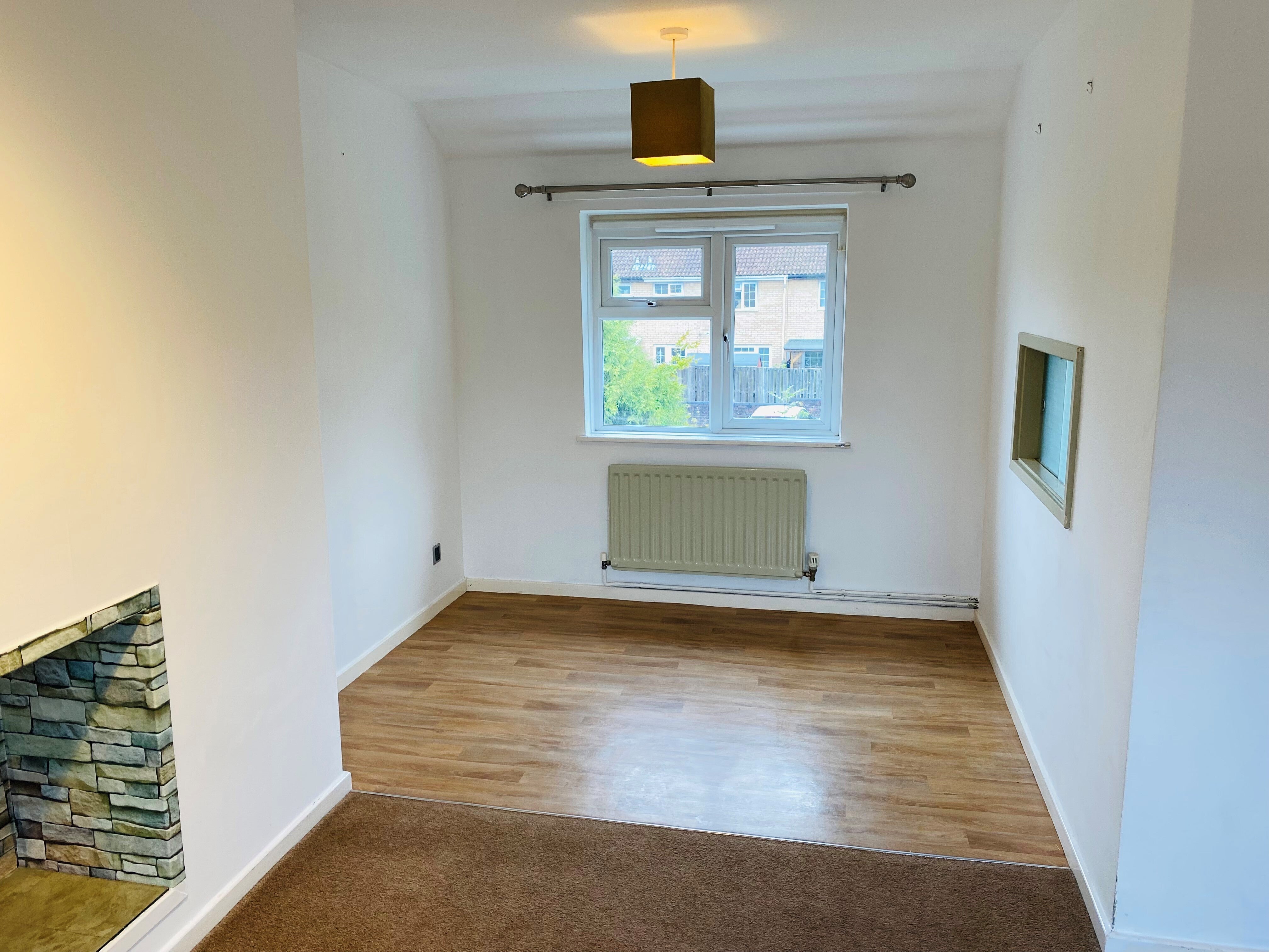 Flat Waterside Close in Crawley