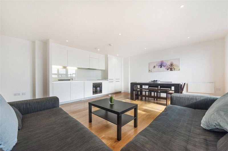 Room Heather Close in Greater London