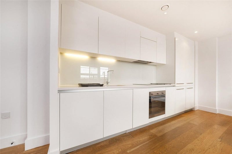 Room Heather Close in Greater London