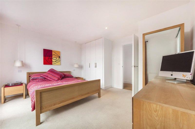 Room Heather Close in Greater London