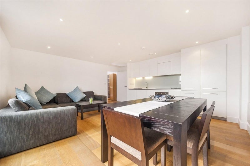 Room Heather Close in Greater London