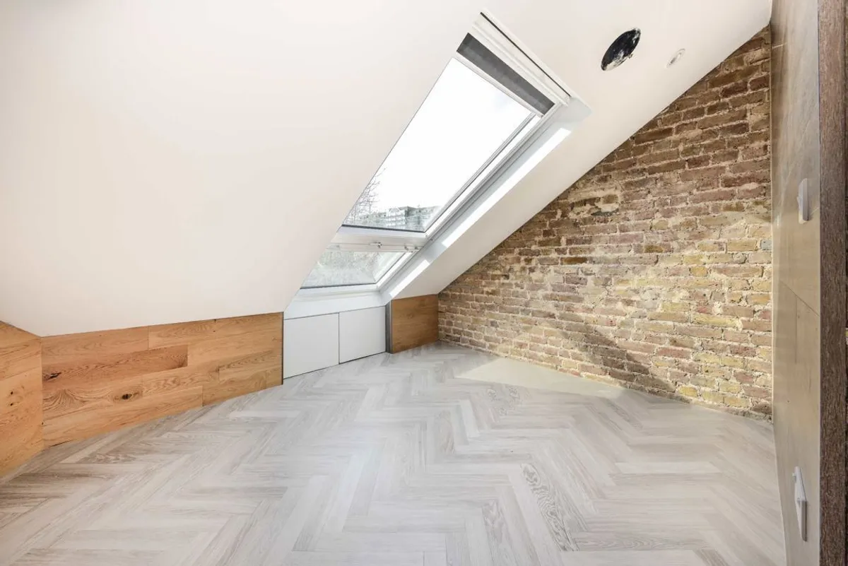 Flat Craven Avenue in Greater London
