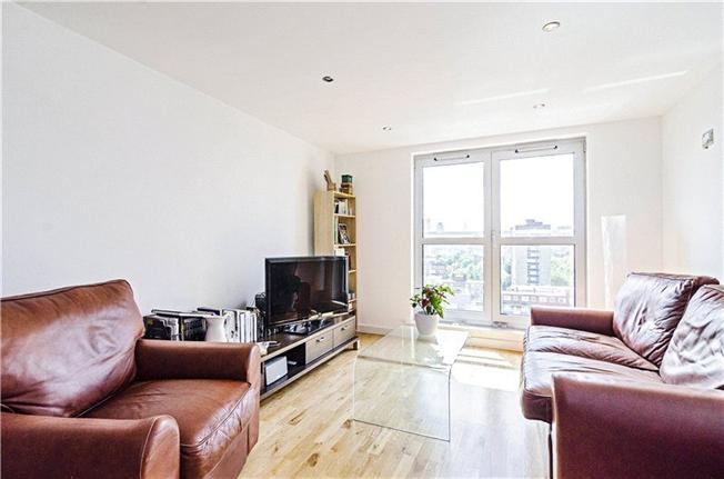 Room Southgate Road in Greater London