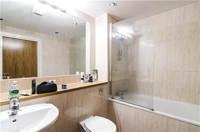 Room Southgate Road in Greater London