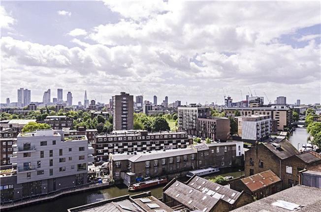 Room Southgate Road in Greater London