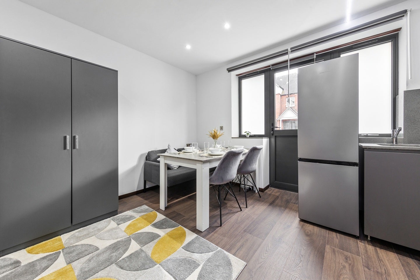 Flat Armitage Road in Greater London
