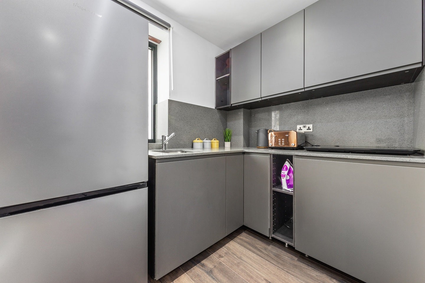 Flat Armitage Road in Greater London