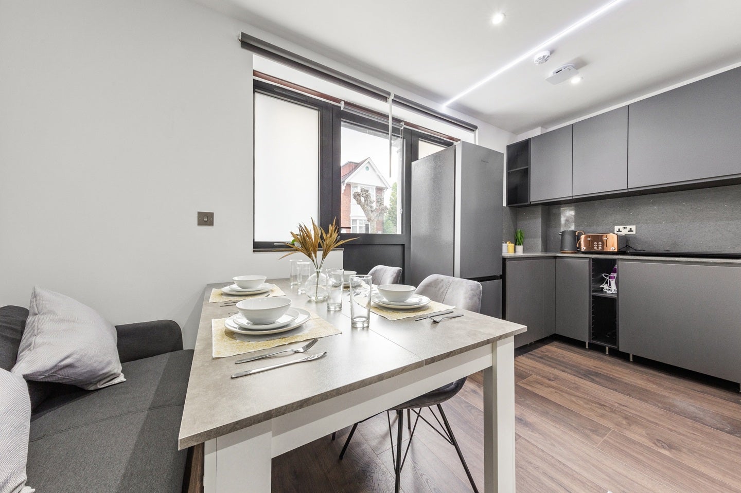 Flat Armitage Road in Greater London