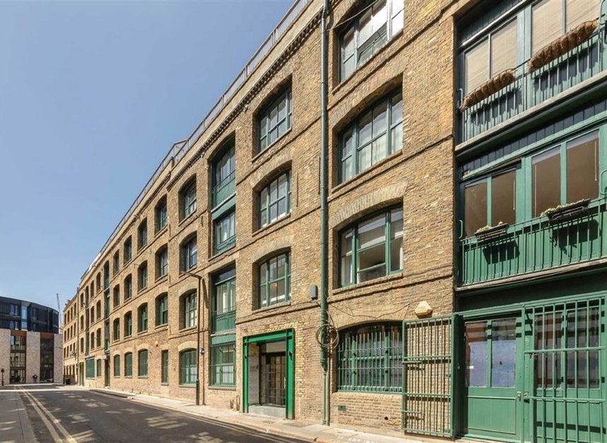 Flat Christina Street in Greater London