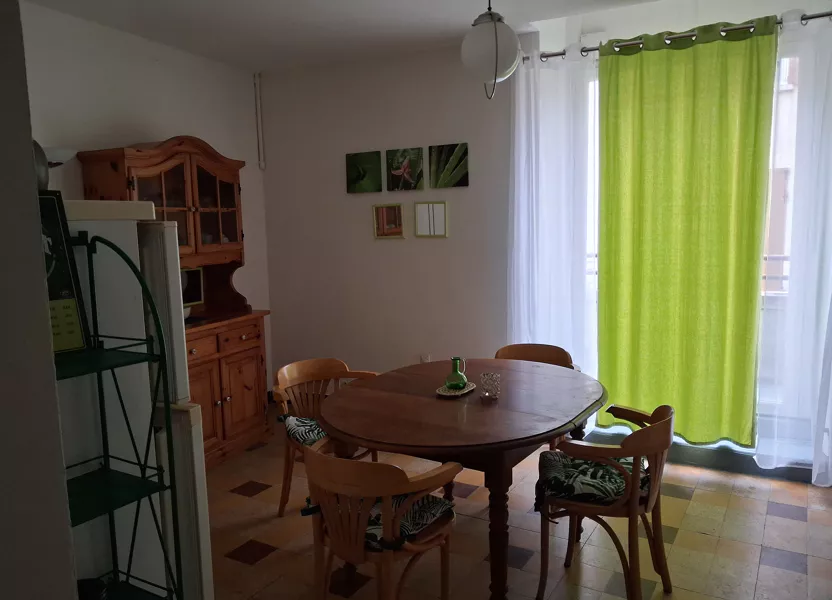 Flat Rue du 15 Août 1944 in Pont-Saint-Esprit