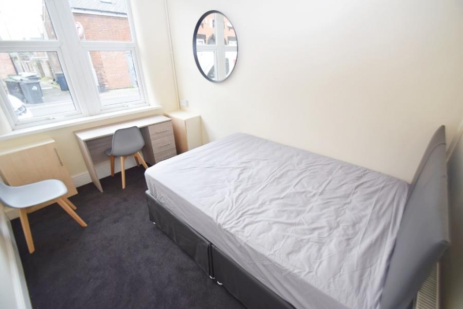 Room Crowther Street in Stoke-on-Trent