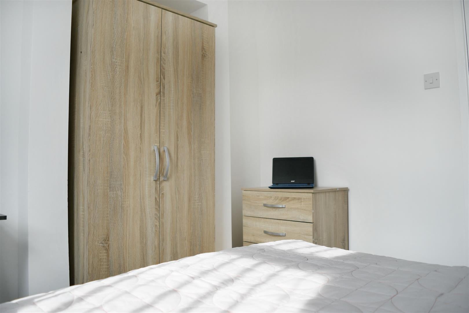 Room Woodbine Road in Burnley