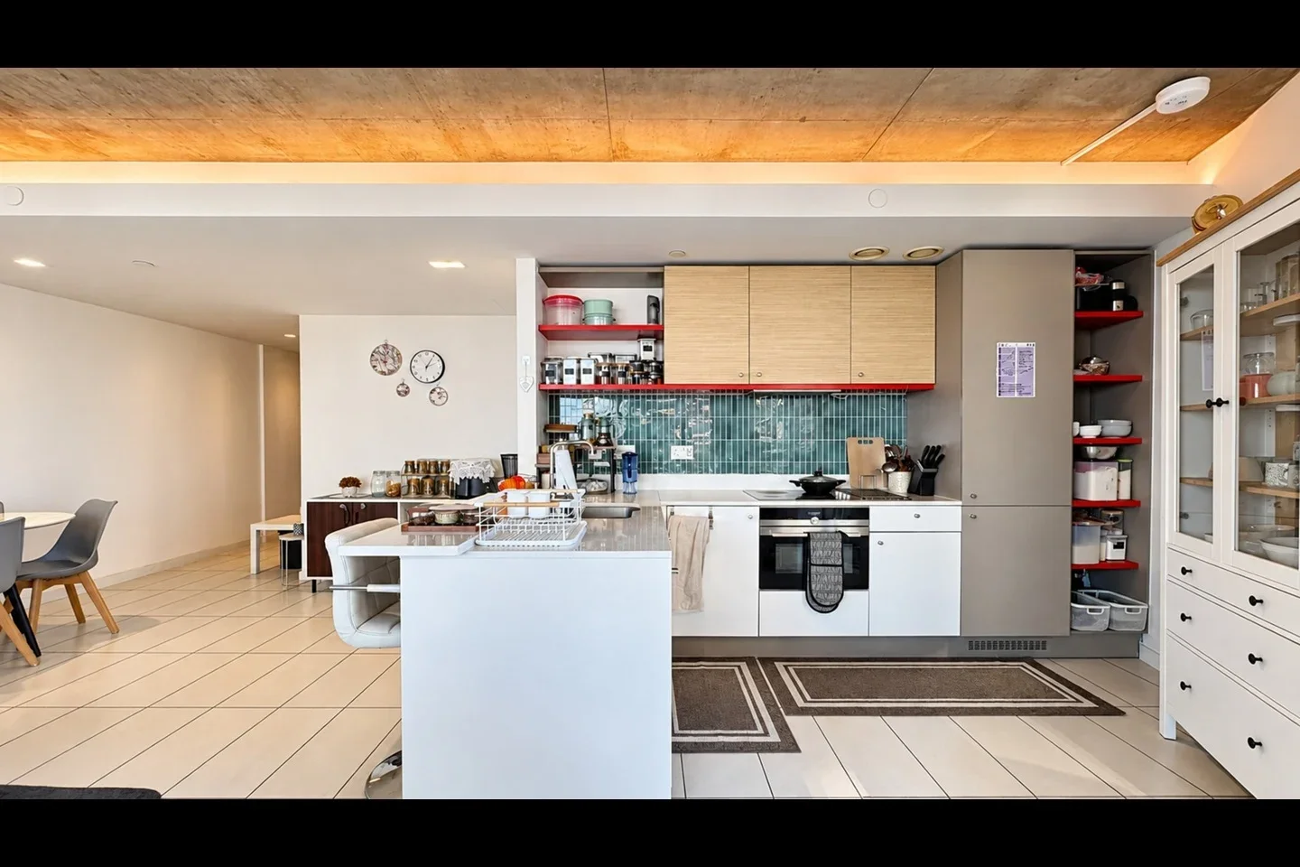 Flat Silvertown Way in Greater London