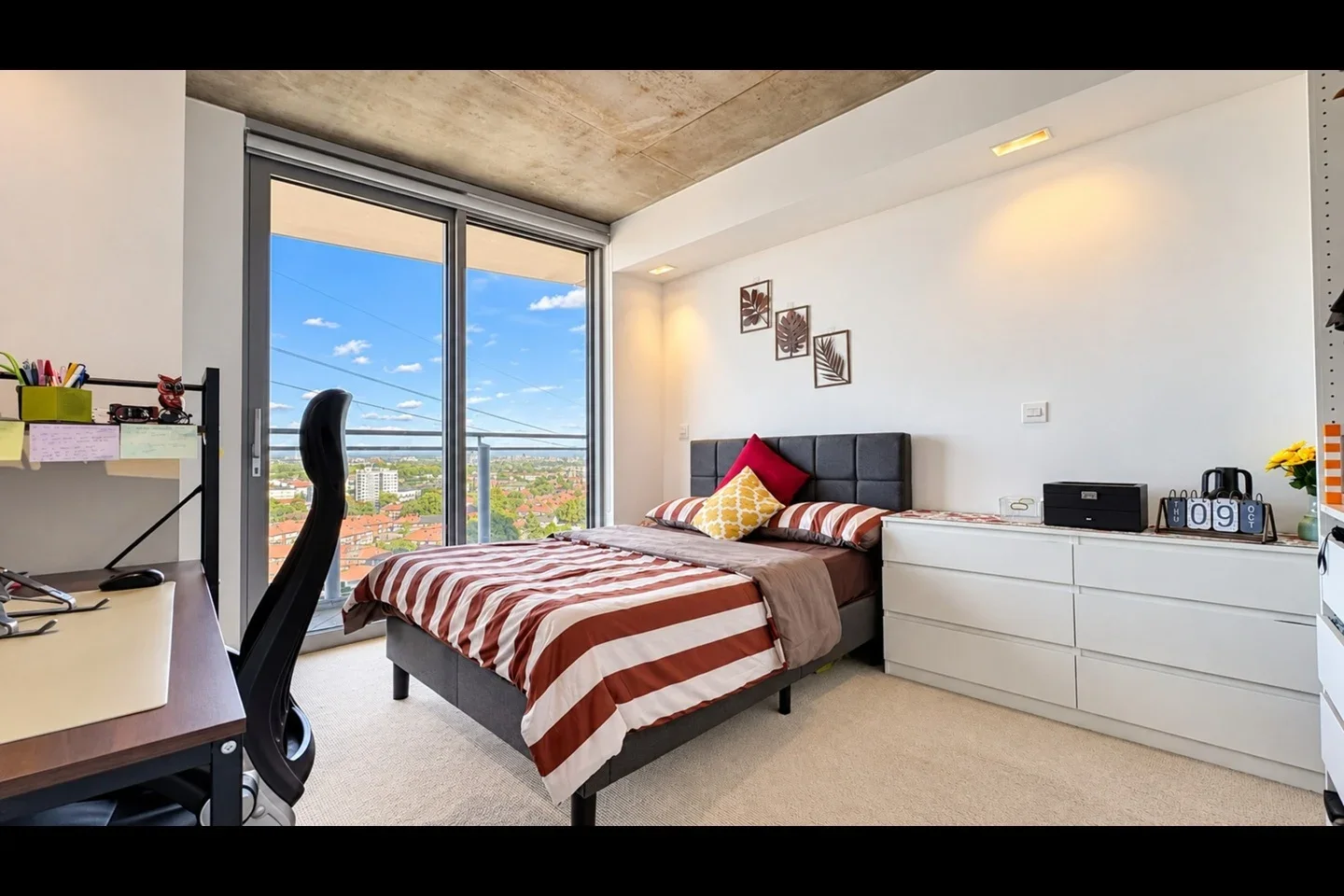 Flat Silvertown Way in Greater London