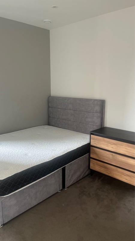Room Glade Walk in Greater London