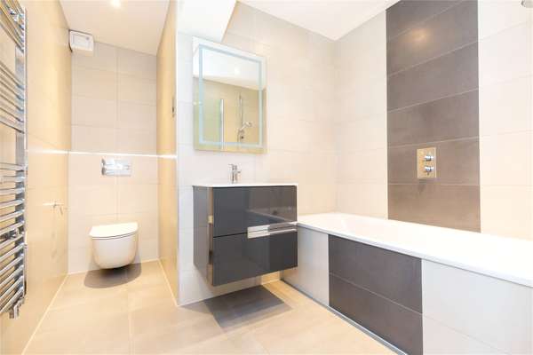 Flat Devonia Road in Greater London
