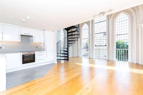 Flat Devonia Road in Greater London