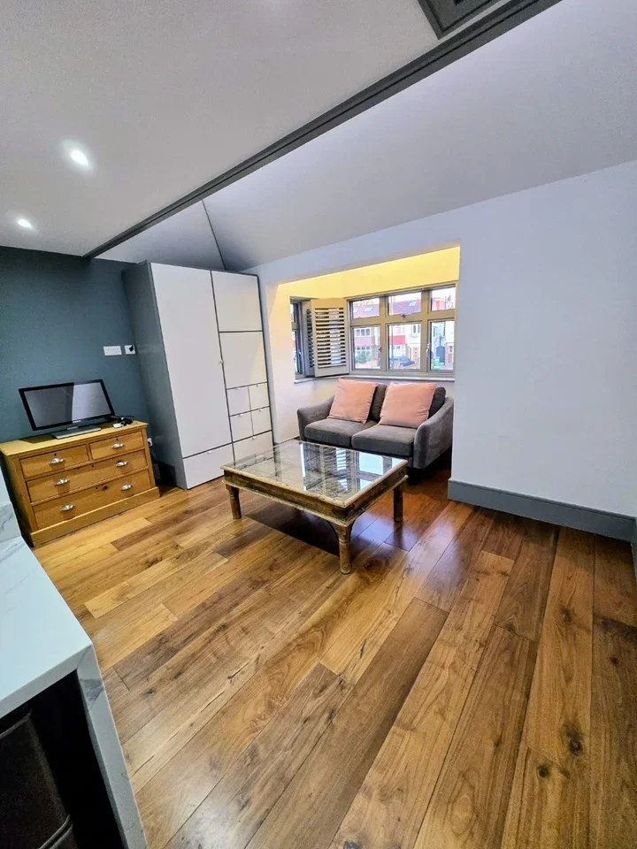 Room Staines Road in Greater London