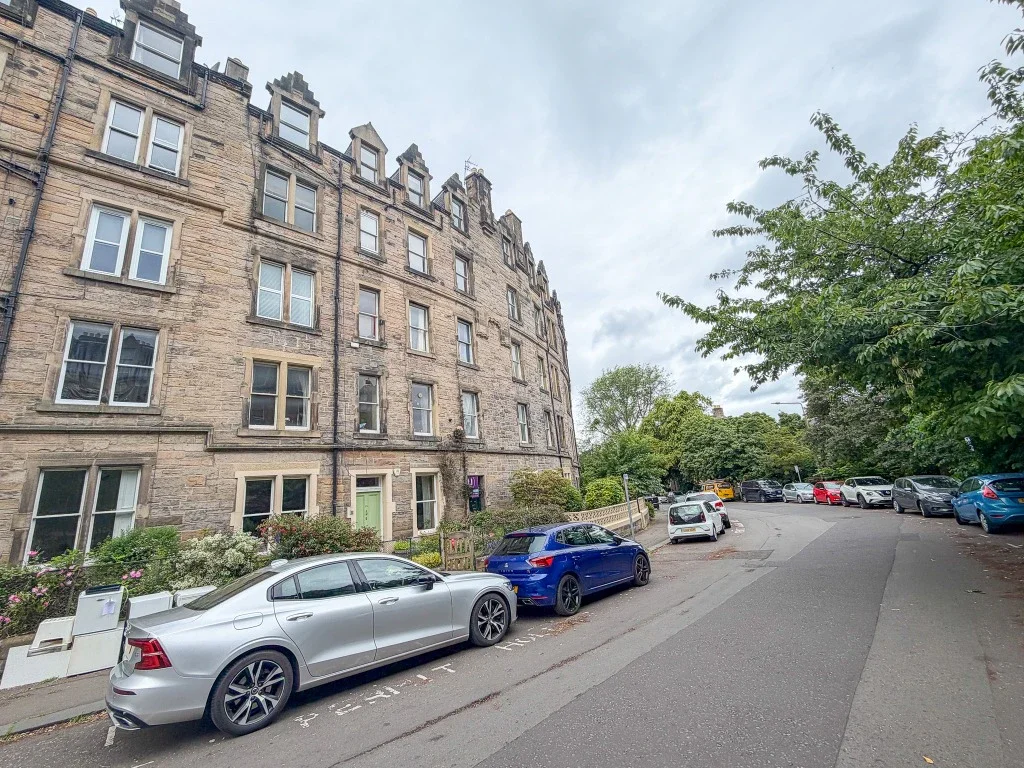 Flat Marchmont Crescent in City of Edinburgh