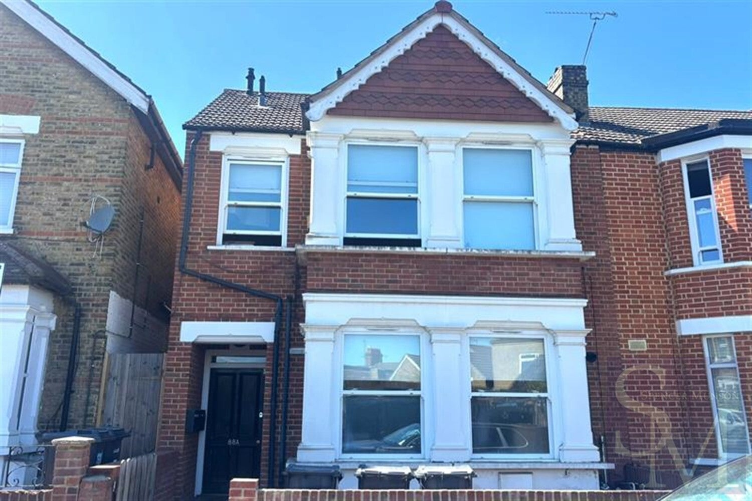 Flat Pulteney Road in Greater London