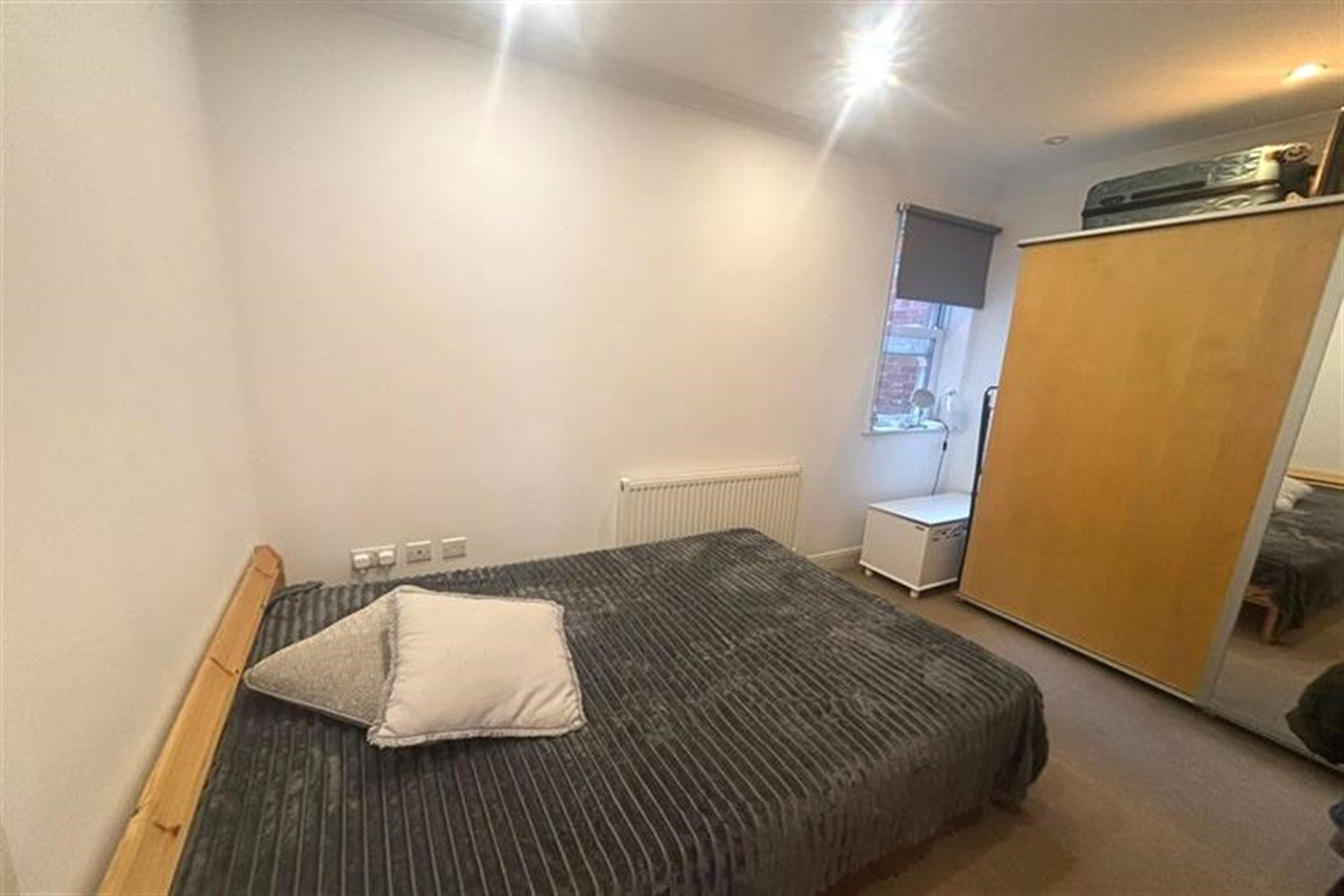 Flat Pulteney Road in Greater London
