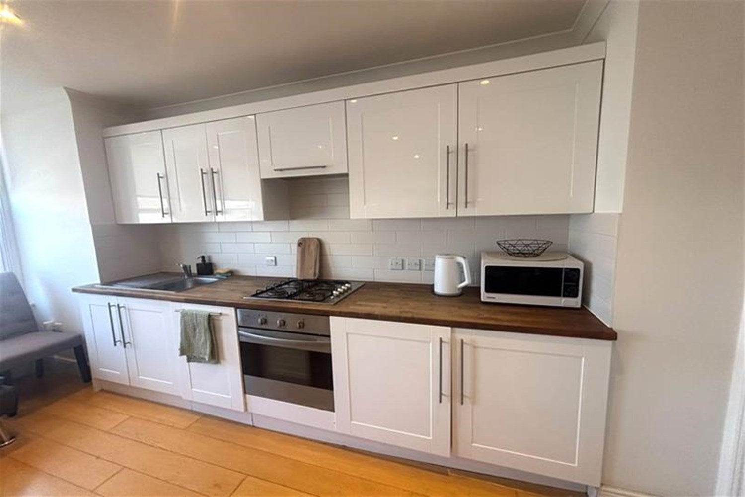 Flat Pulteney Road in Greater London