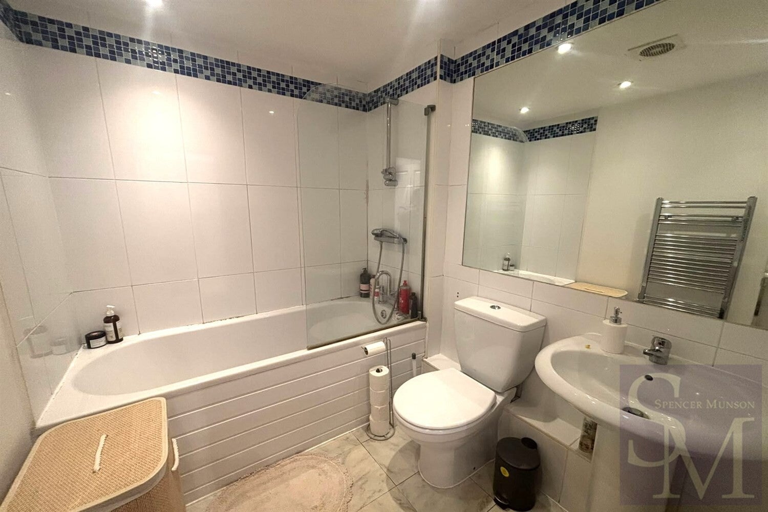 Flat Pulteney Road in Greater London