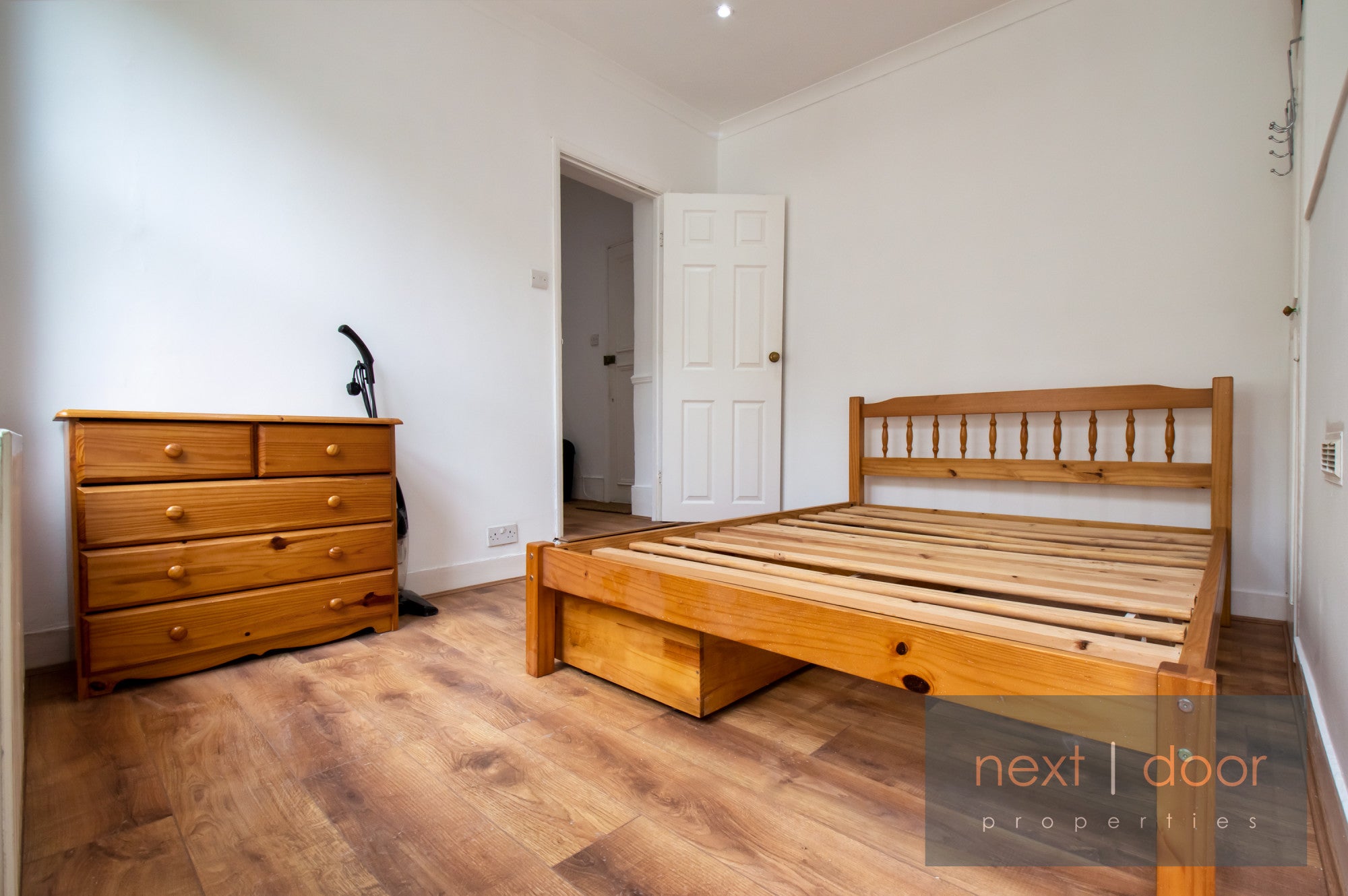 Flat Lawrie Park Road in Greater London