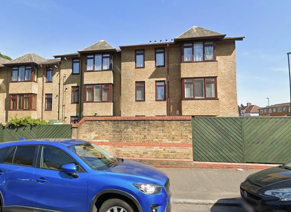 Flat Ratcliffe Close in Greater London