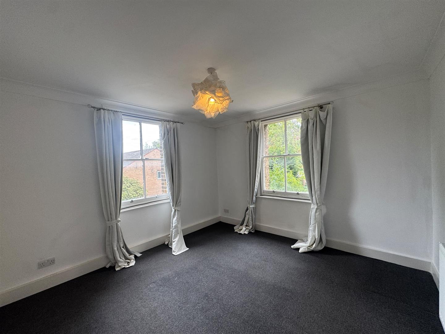Flat Ratcliffe Close in Greater London