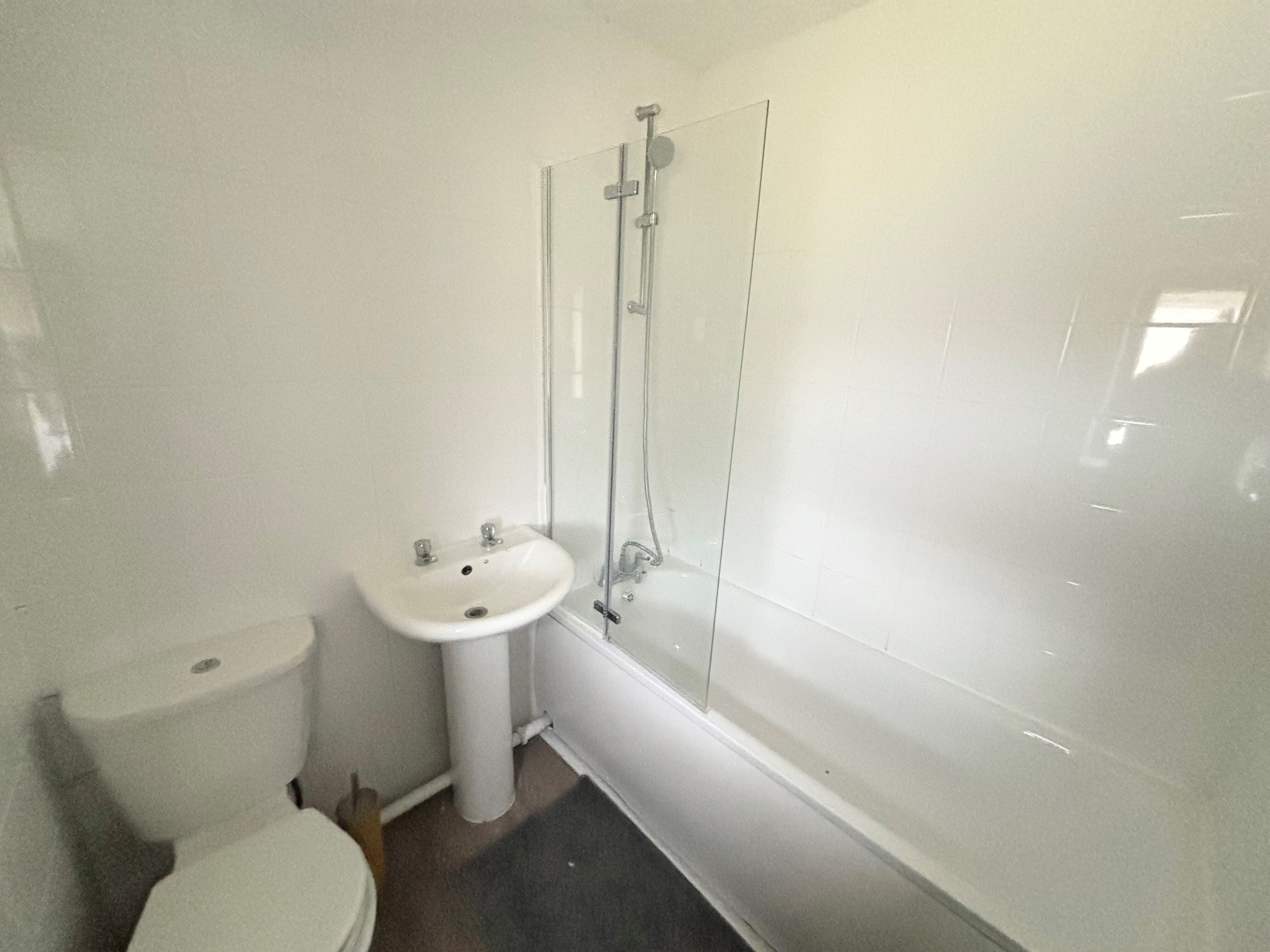 Room Chipperfield Drive in Bristol