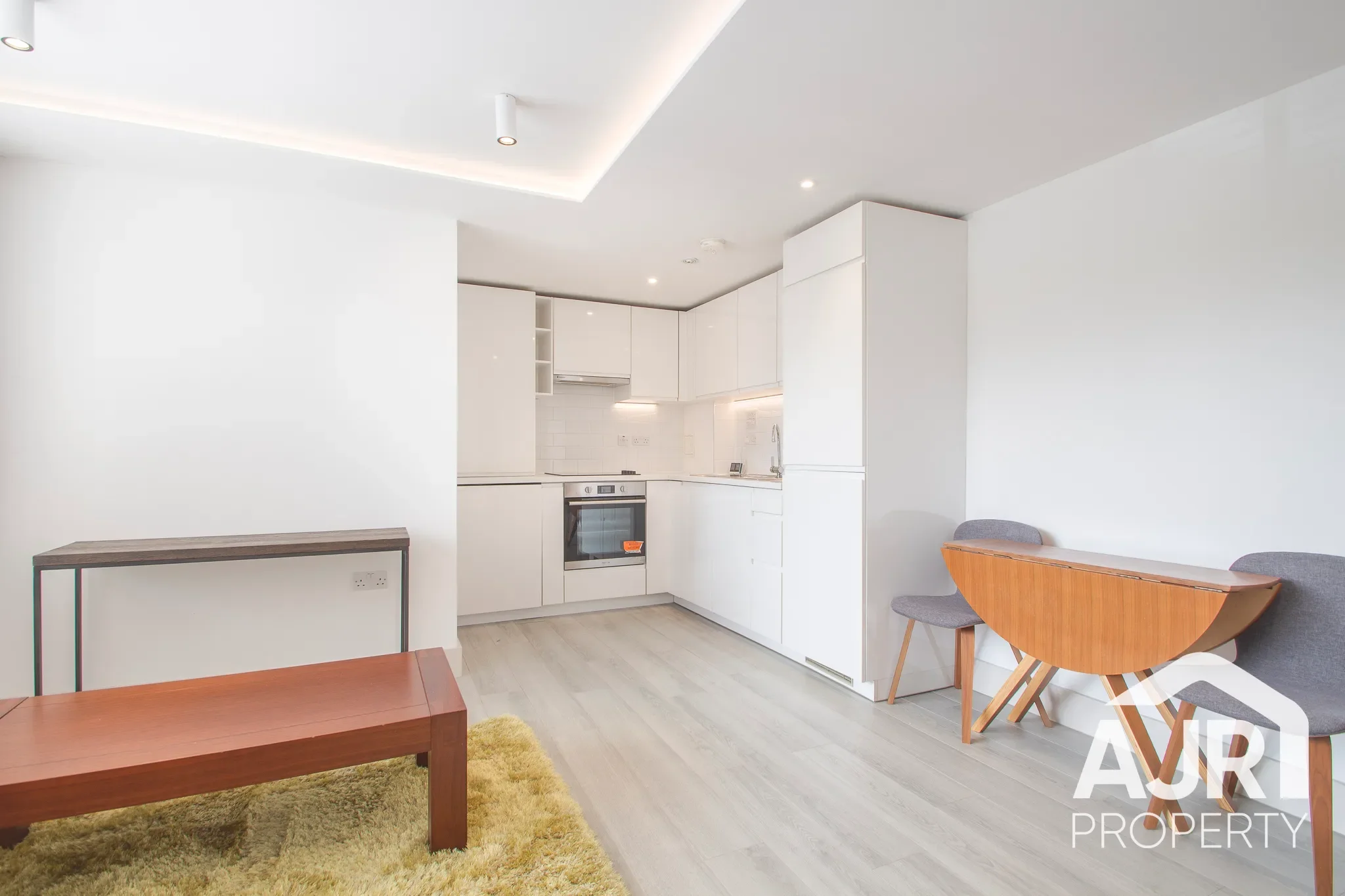 Flat Lingfield Crescent in Greater London