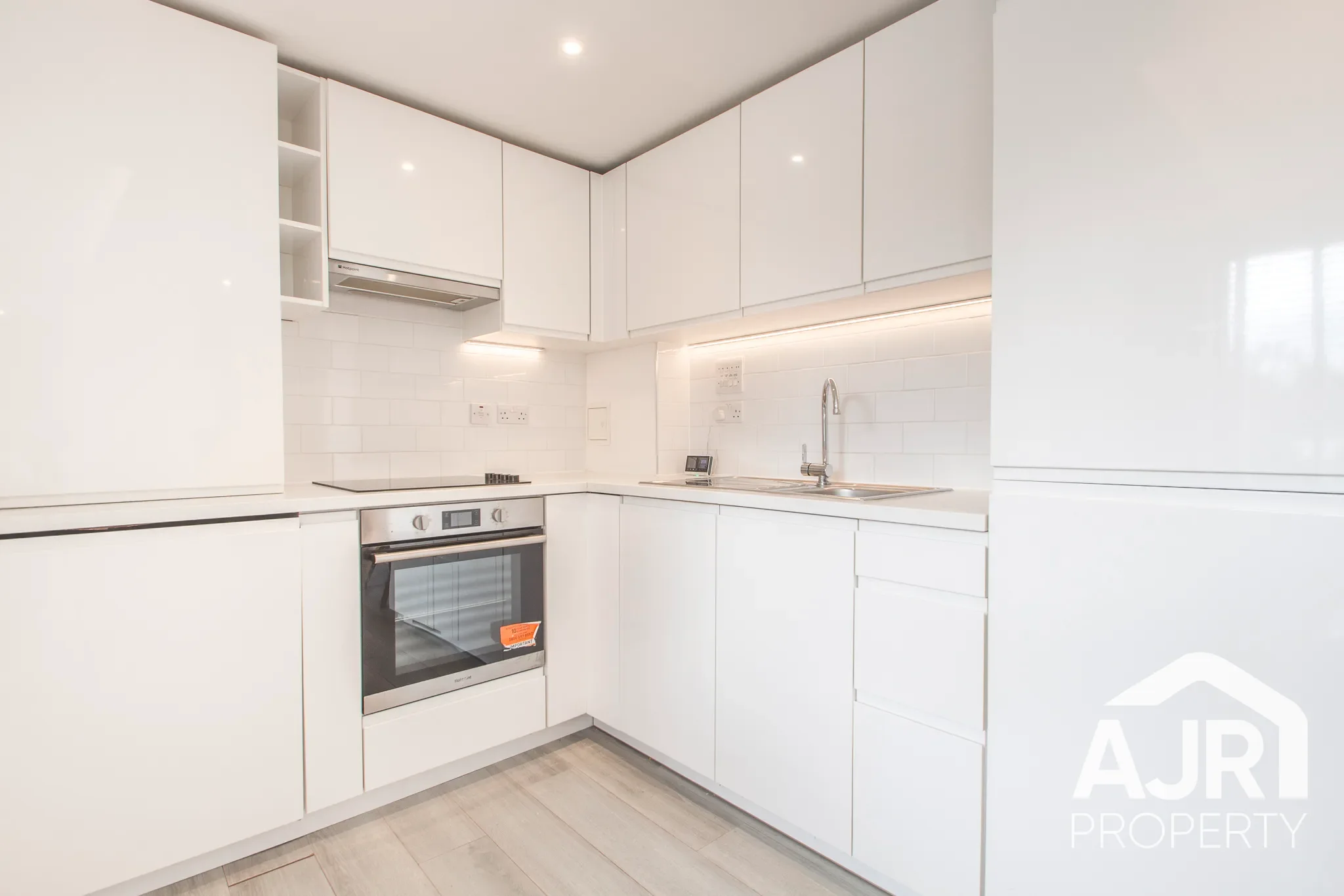 Flat Lingfield Crescent in Greater London
