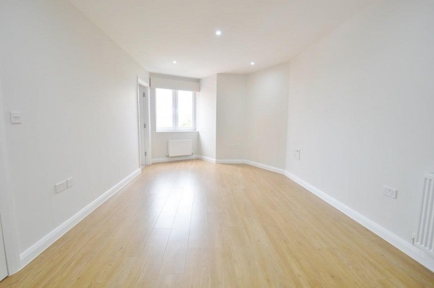 Flat Chalvey Road East in Slough