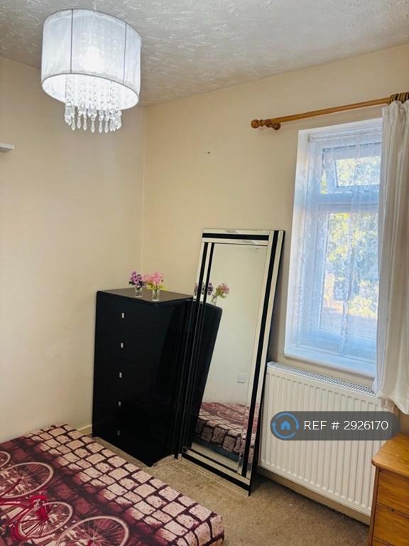 Room Bermuda Close in Basingstoke and Deane