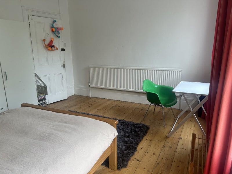 Room Eleanor Road in Greater London